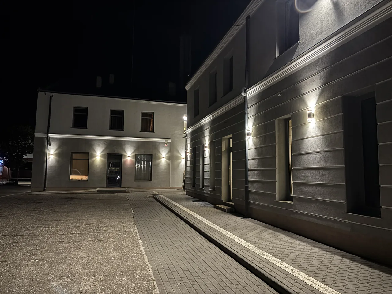Budynek West Hotel od strony dziedzińca