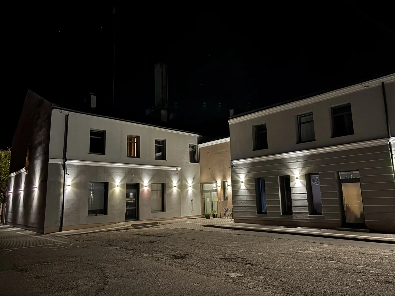 Drugie ujęcie budynku od strony działki